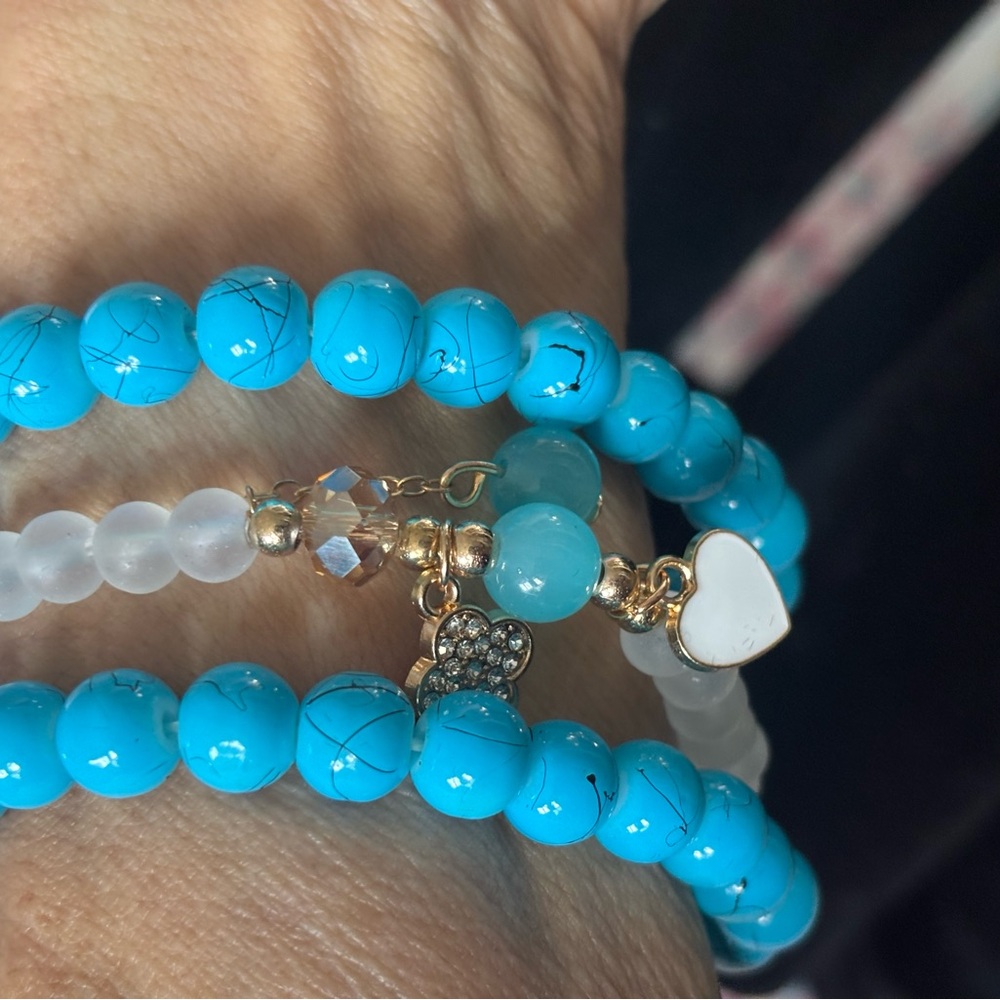 NEW MOTHERS DAY TURQUOISE & IRIDESCENT GLASS BEADS W/ HEART & CLOVER CHARM 3PC S